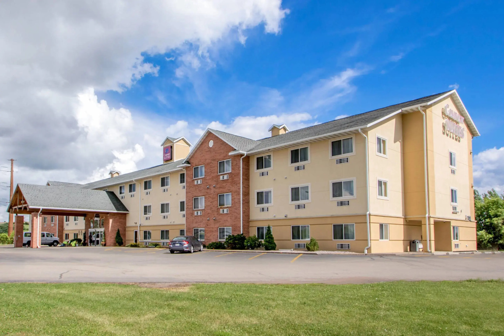 photo 1 of Comfort Suites Wisconsin Dells Area