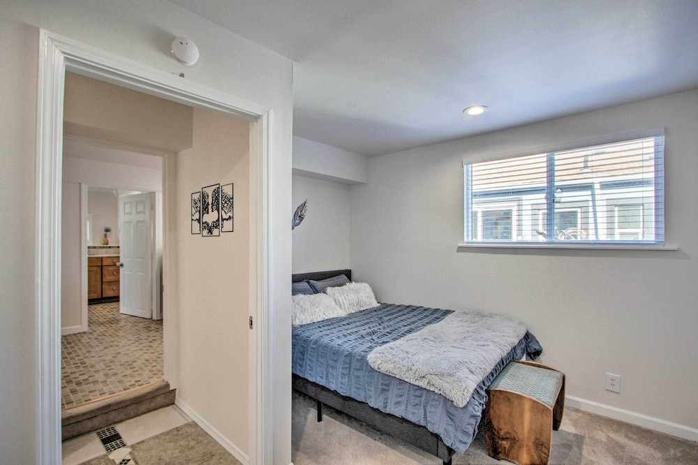 photo 1 of Convenient Burien Getaway: 12 Mi to Dtwn Sea!