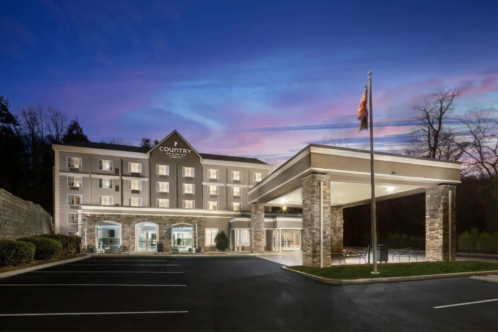 photo 1 of La Quinta Inn & Suites by Wyndham Downtown Asheville