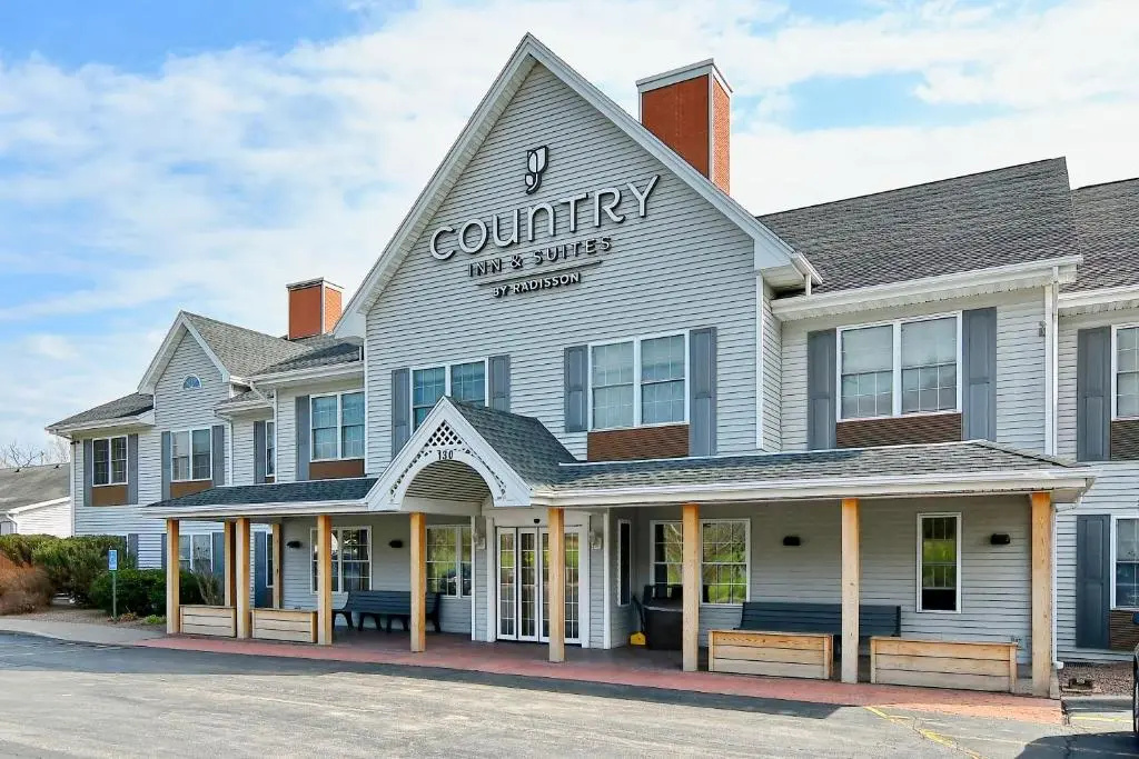 photo 1 of Country Inn & Suites by Radisson, Mount Morris, NY