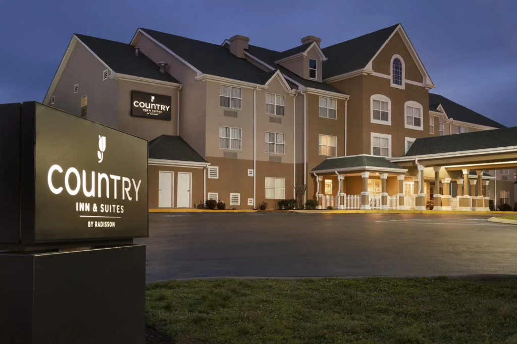 photo 1 of Country Inn & Suites by Radisson, Nashville, TN