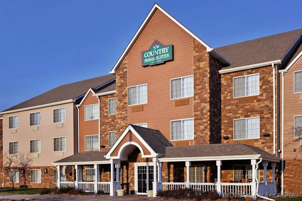 photo 1 of Country Inn & Suites by Radisson, Omaha Airport, IA