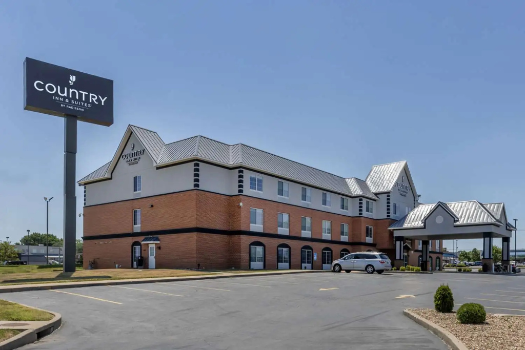 photo 1 of Country Inn & Suites by Radisson, St. Peters, MO