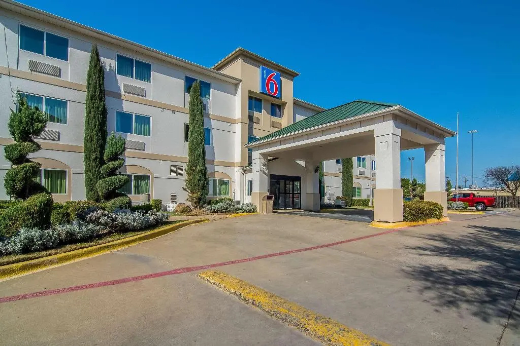 photo 1 of Motel 6 Dallas - North