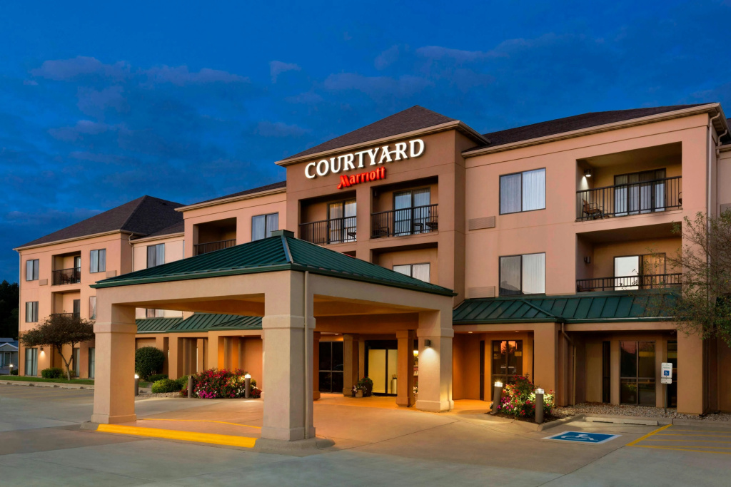 photo 1 of Courtyard Bloomington Normal
