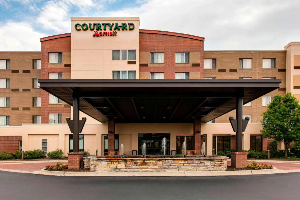 photo 1 of Courtyard by Marriott Chicago Schaumburg/Woodfield Mall