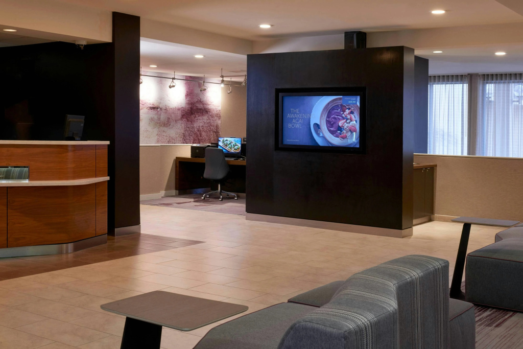 photo 1 of Courtyard by Marriott Detroit Metropolitan Airport Romulus