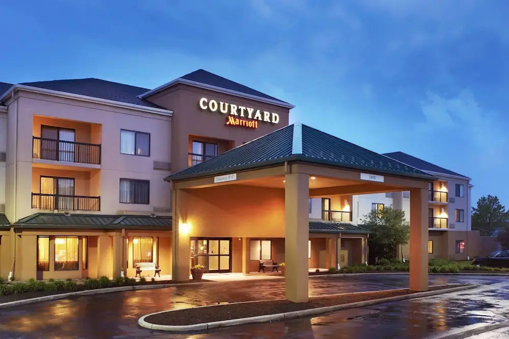 photo 1 of Courtyard Cleveland Airport North