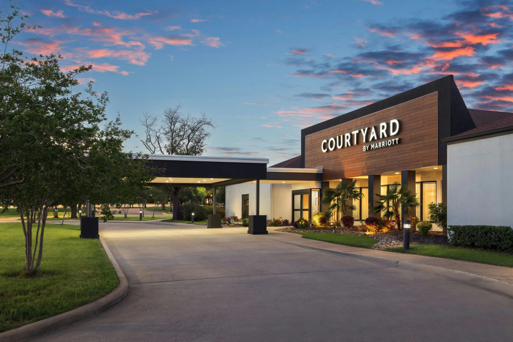 photo 1 of Courtyard by Marriott Dallas-Fort Worth/Bedford