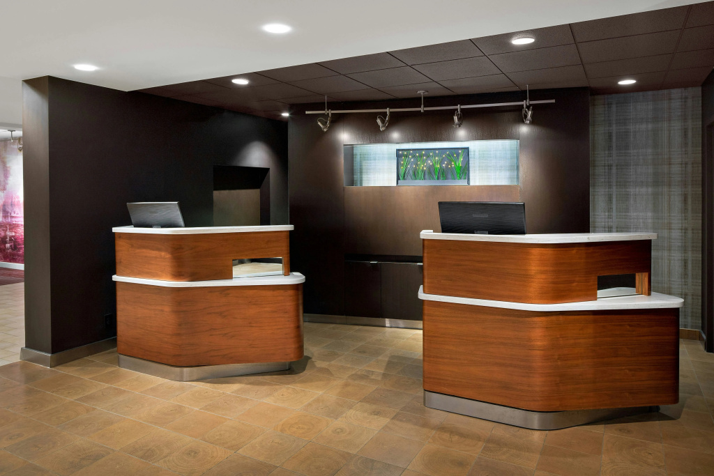 photo 1 of Courtyard by Marriott Pittsburgh Airport
