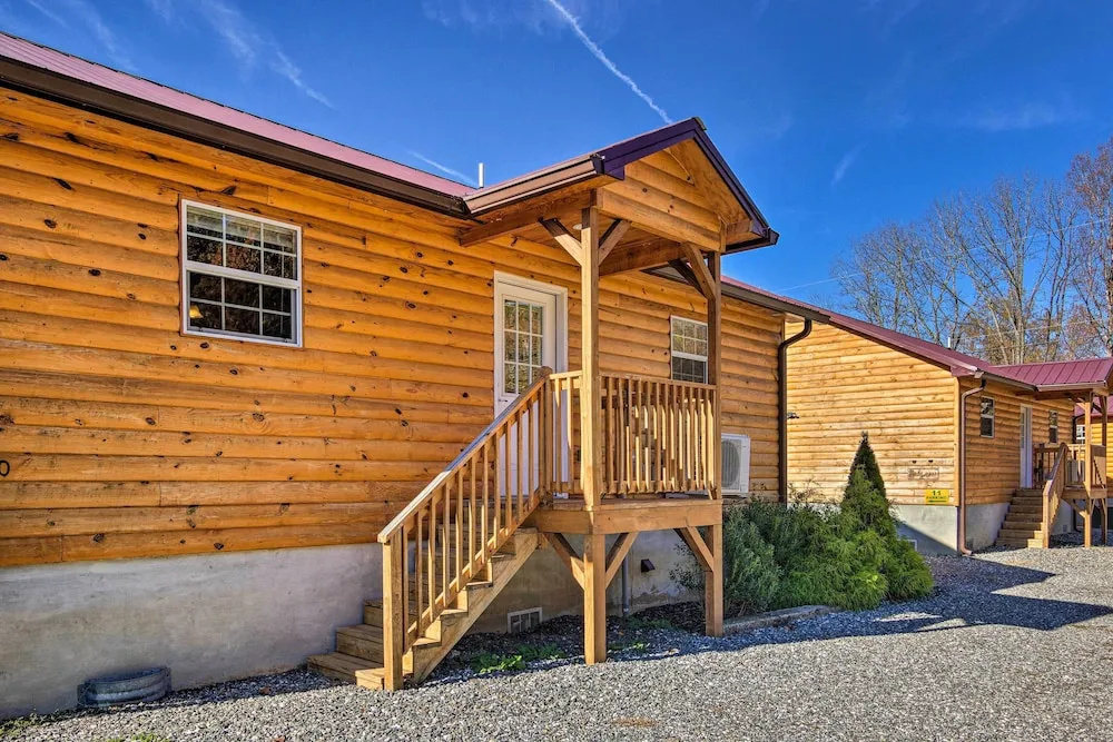 photo 1 of 8 Mi to Great Smoky Mtn National Park: Cozy Cabin