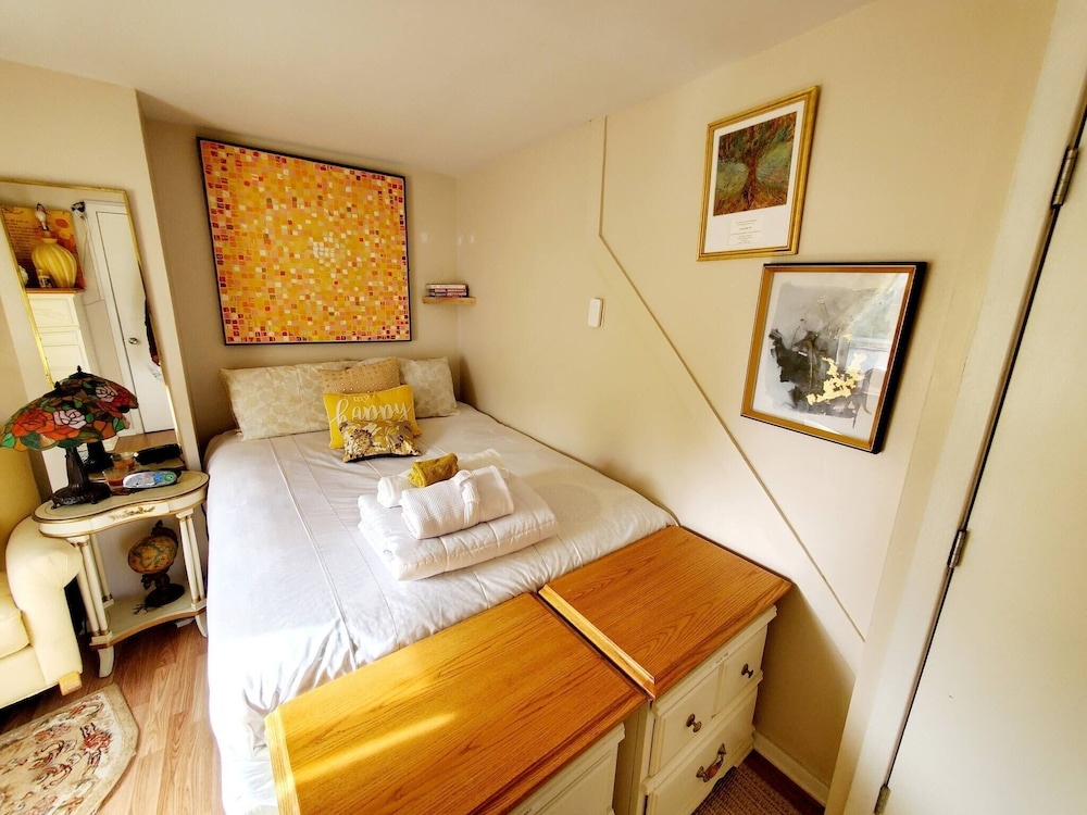 photo 1 of Room-cozy Yellow Queen Bed By Yale U