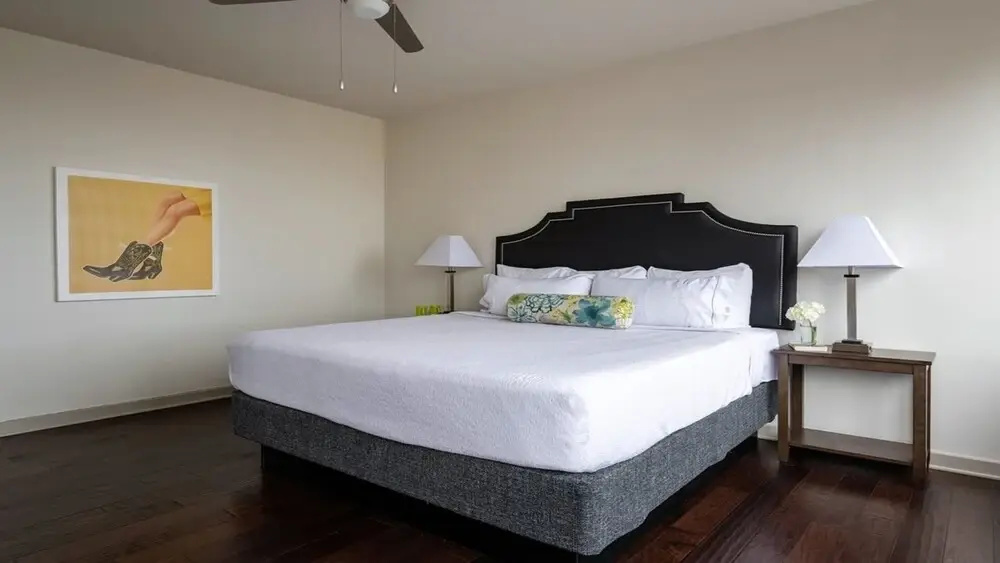 photo 1 of 16th FL Bold CozySuites w/pool, gym, roof #3