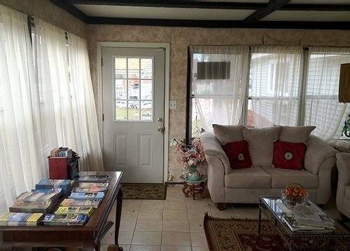 photo 1 of Crest Inn Suites & Cottages