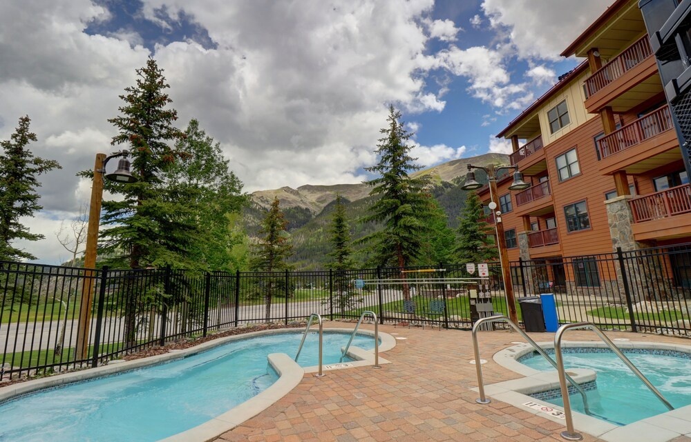 photo 1 of Spacious Top Floor Condo With Awesome Views and Vaulted ceilings - CS425 by Redawning