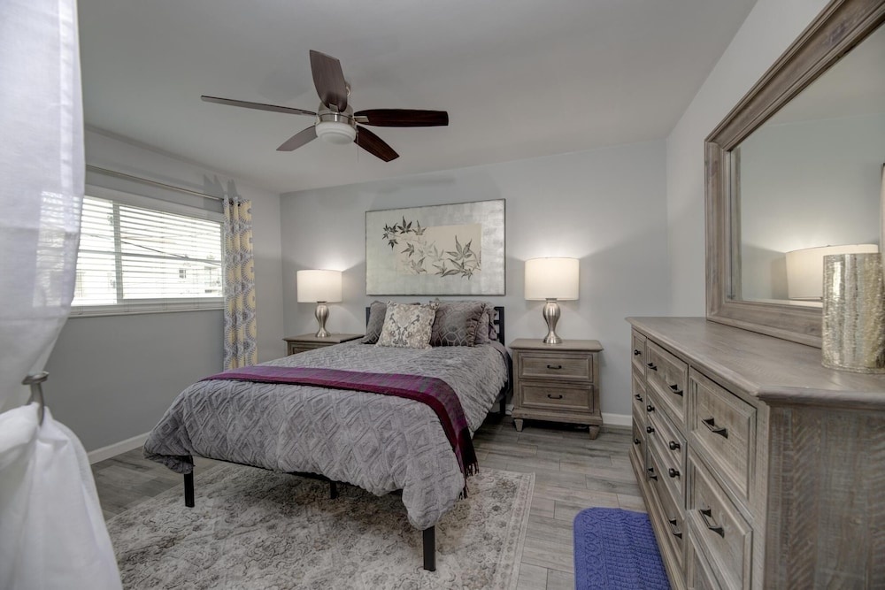photo 1 of Cute Apt Close To Downtown, Long Beach! 1 Bedroom Apts by RedAwning