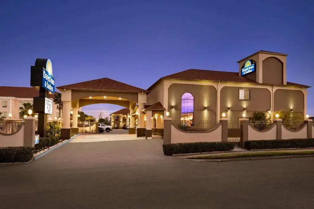 photo 1 of DAYS INN & SUITES BY WYNDHAM HOUSTON HOBBY AIRPORT