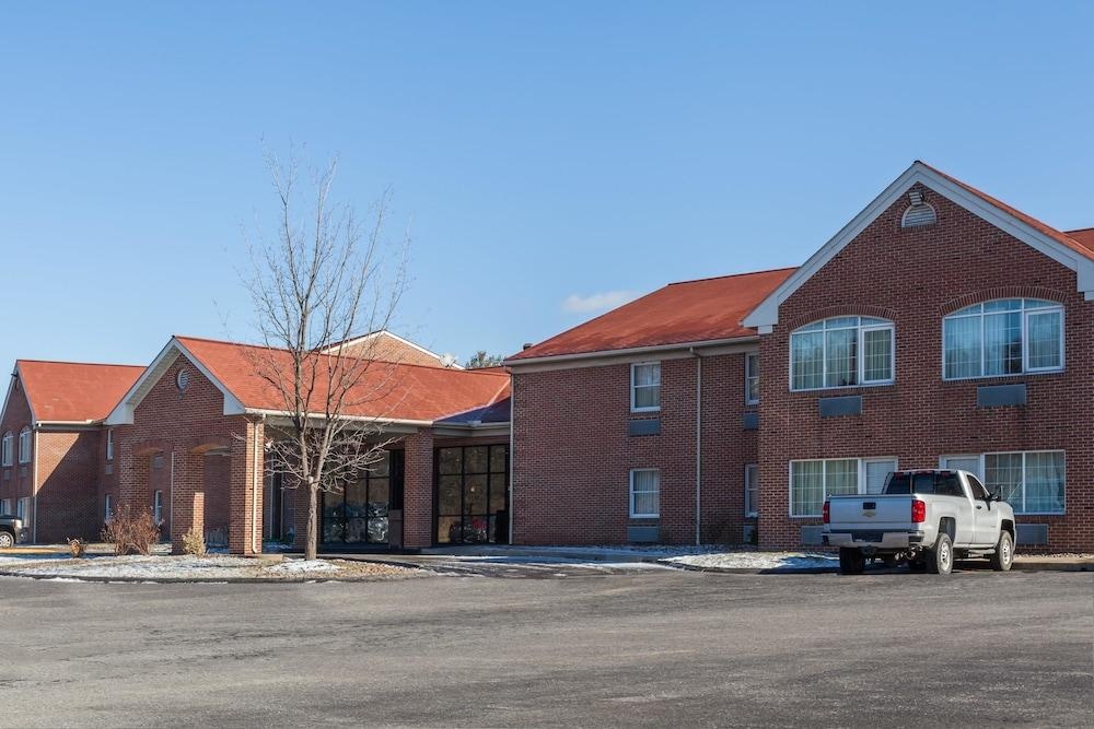 photo 1 of Days Inn And Suites Lancaster Amish Country