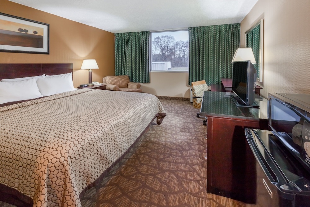 photo 1 of Days Inn & Suites by Wyndham Richfield