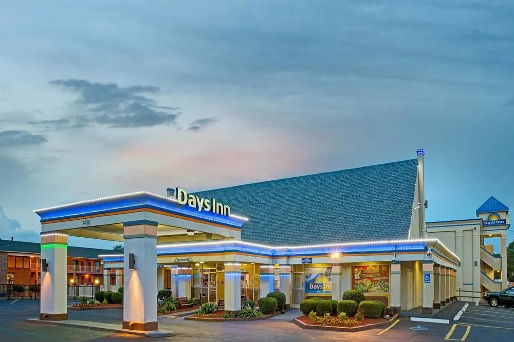photo 1 of Days Inn Charlotte North-Speedway-UNCC-Research Pa