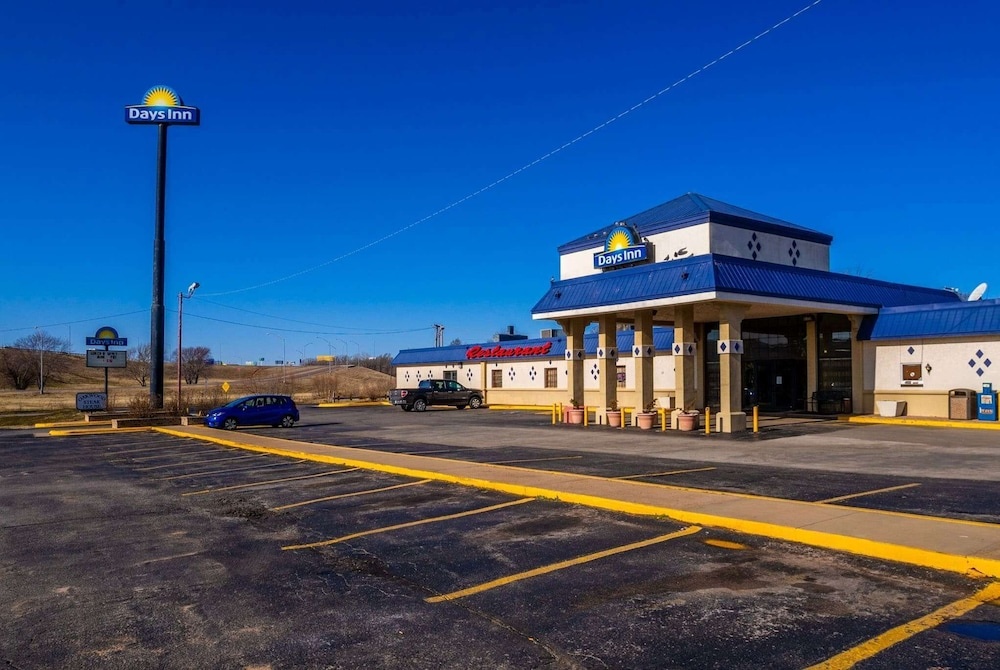 photo 1 of Days Inn Clinton