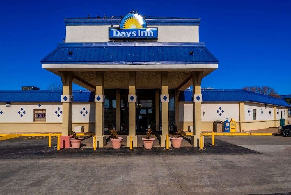 photo 1 of Days Inn Clinton
