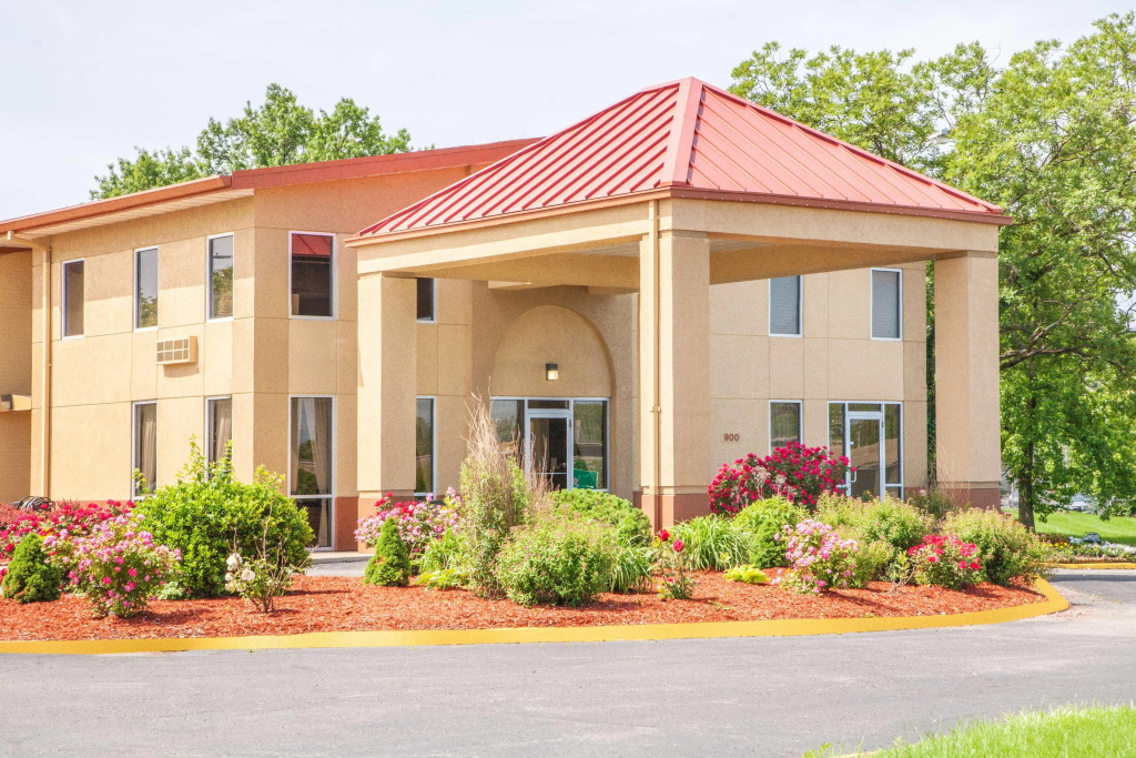 photo 1 of Days Inn by Wyndham Columbia I-70