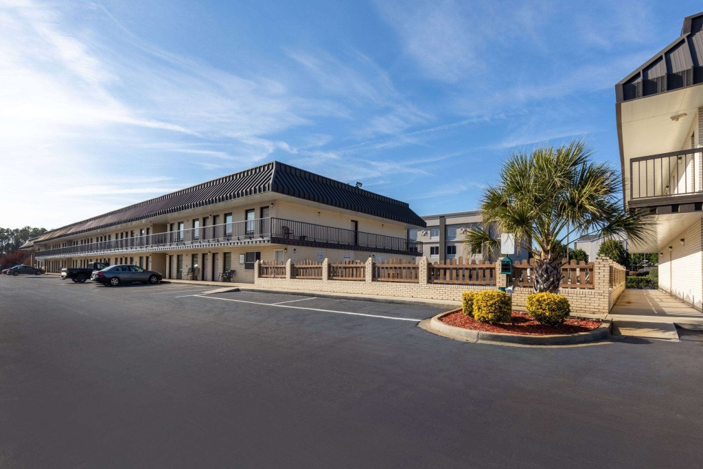 photo 1 of Days Inn by Wyndham Florence/I-95 North