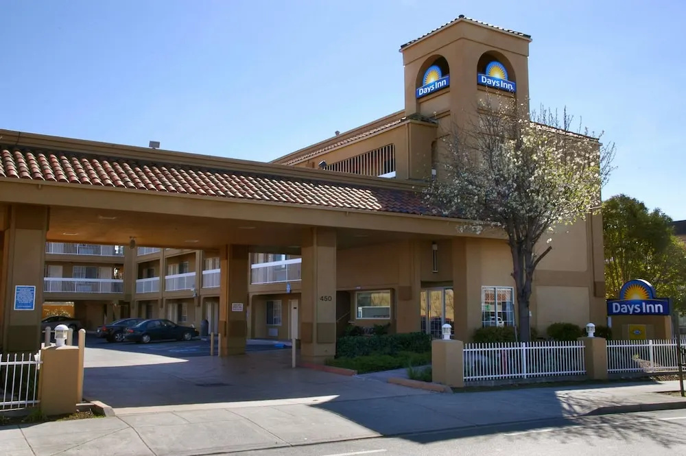photo 1 of Days Inn Hayward Airport