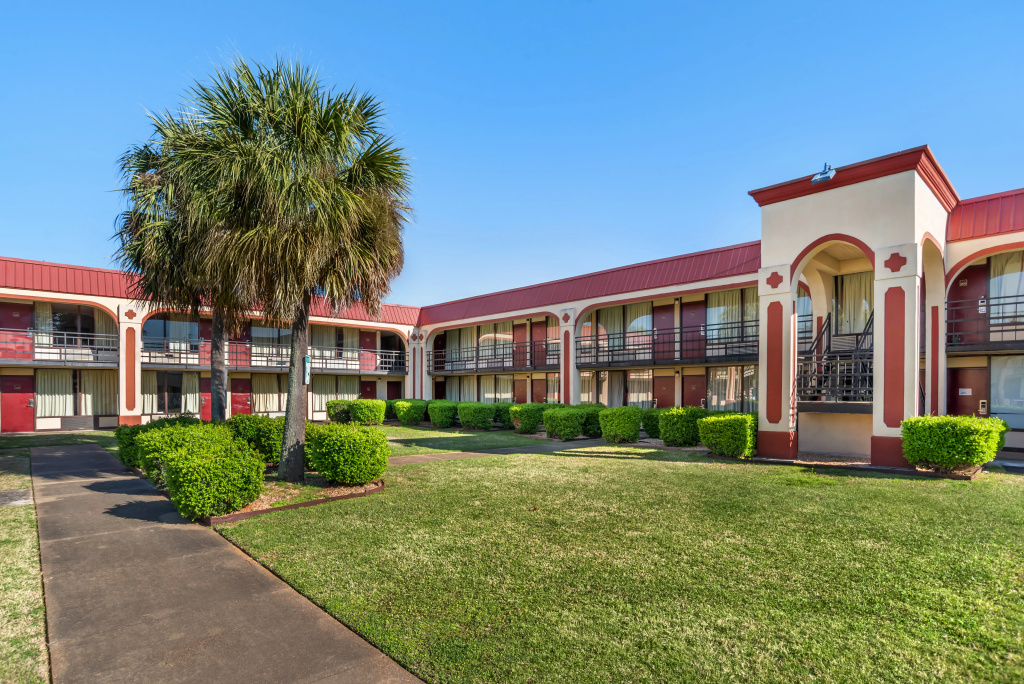 photo 1 of Red Roof Inn Montgomery - Midtown
