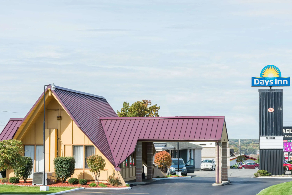 photo 1 of Days Inn by Wyndham Niles