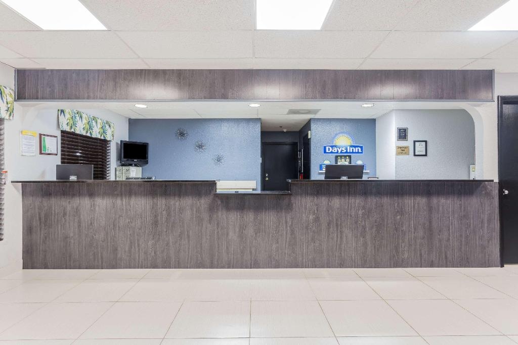 photo 1 of Days Inn By Wyndham Sarasota - Siesta Key
