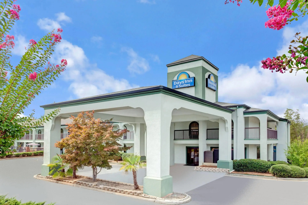 photo 1 of Days Inn & Suites by Wyndham Stockbridge South Atlanta