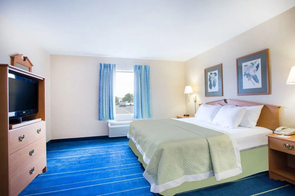 photo 1 of Days Inn & Suites Bridgeport - Clarksburg