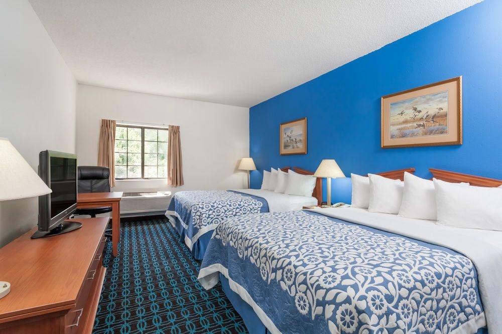 photo 1 of Days Inn & Suites Cambridge