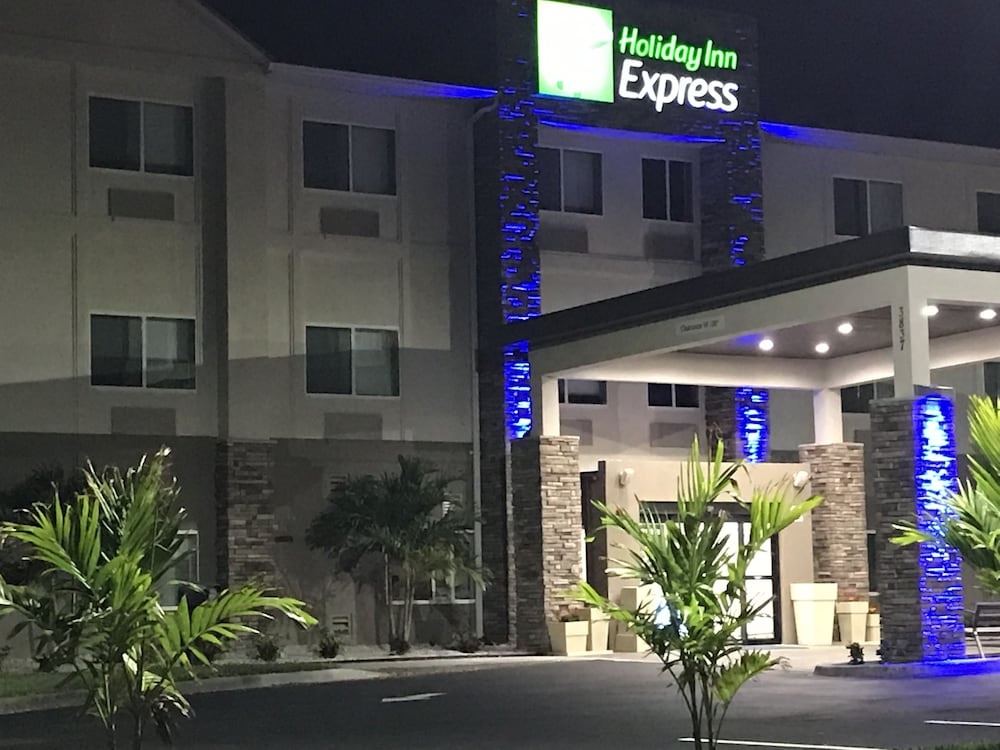 photo 1 of Holiday Inn Express Naples South - I-75
