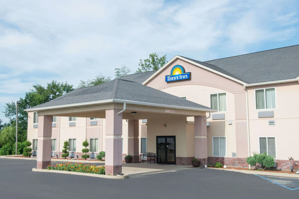 photo 1 of Days Inn by Wyndham Sullivan