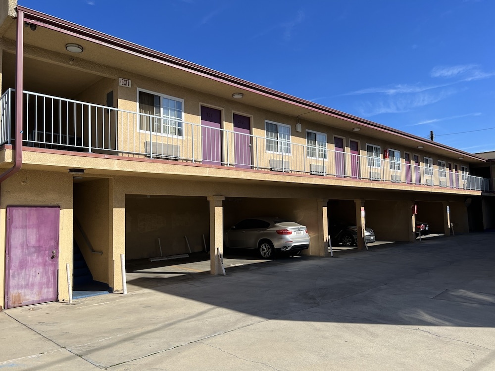 photo 1 of Deluxe Inn LA