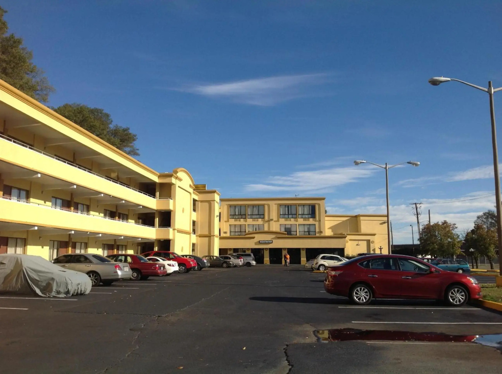 photo 1 of Diamond Inn and Suites