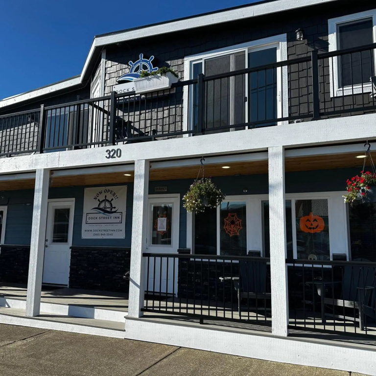 photo 1 of Dock Street Inn