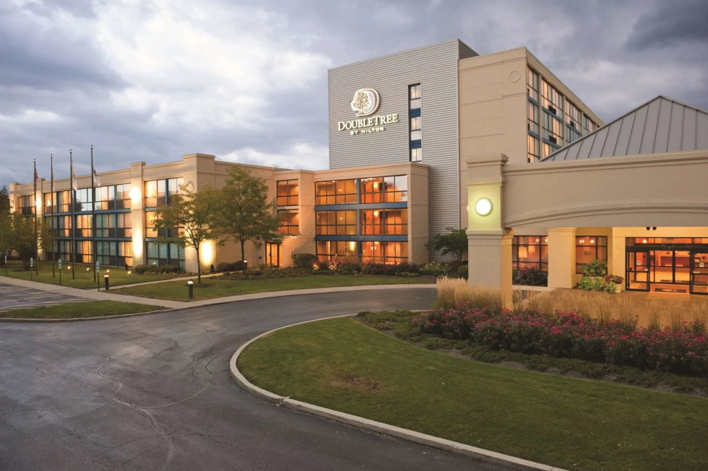 photo 1 of DoubleTree by Hilton Chicago - Arlington Heights