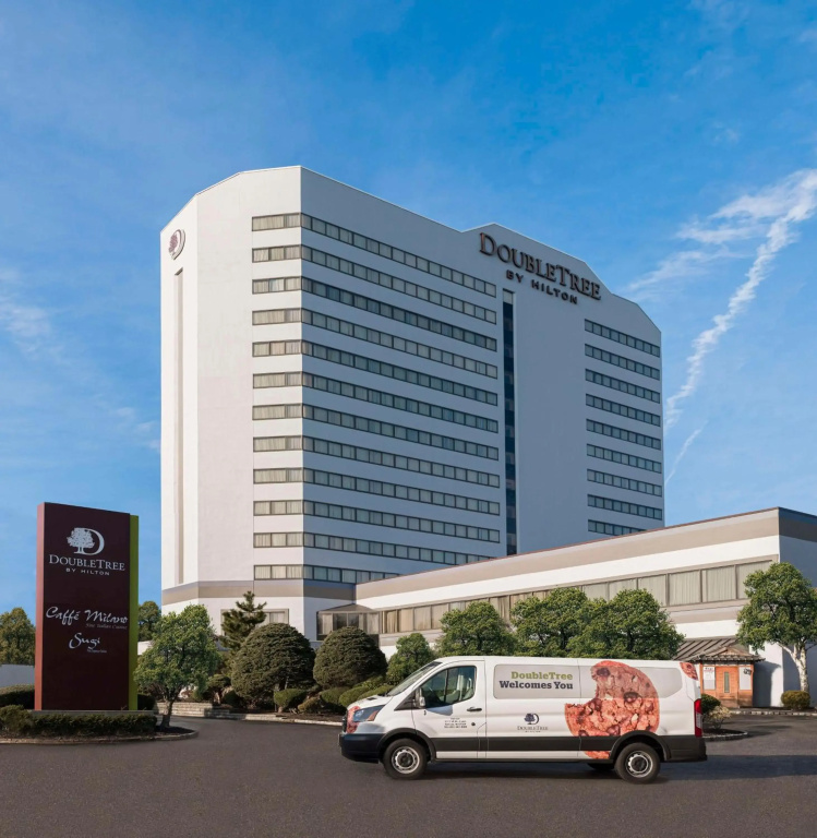 photo 1 of DoubleTree by Hilton Fort Lee - George Washington Bridge