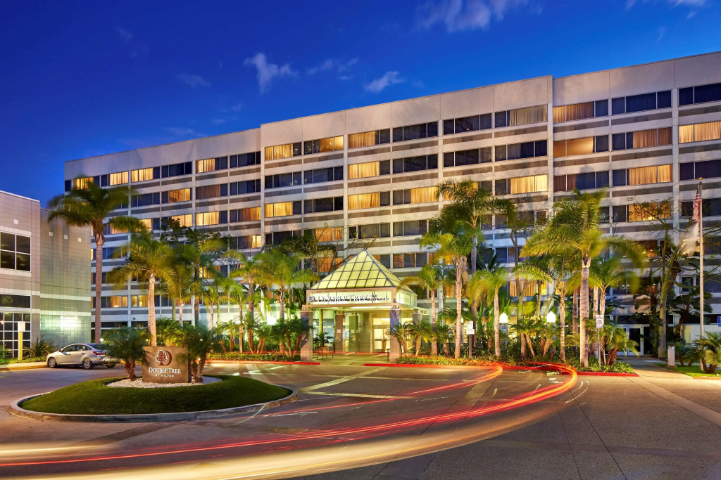 photo 1 of DoubleTree by Hilton LAX - El Segundo