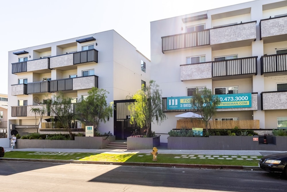 photo 1 of East West Comfort: Hollywood Walk Of Fame Apartments