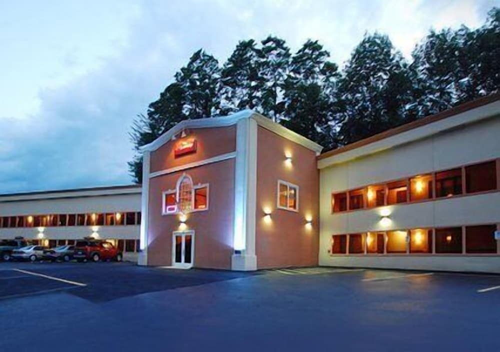 photo 1 of Econo Lodge
