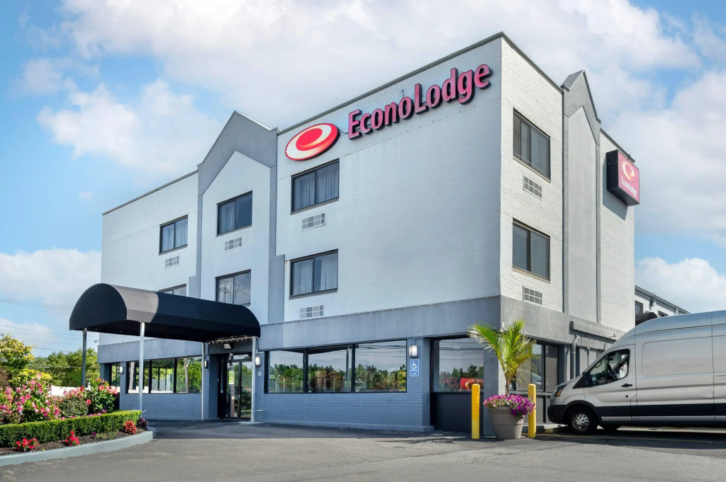photo 1 of Econo Lodge Hicksville - Long Island