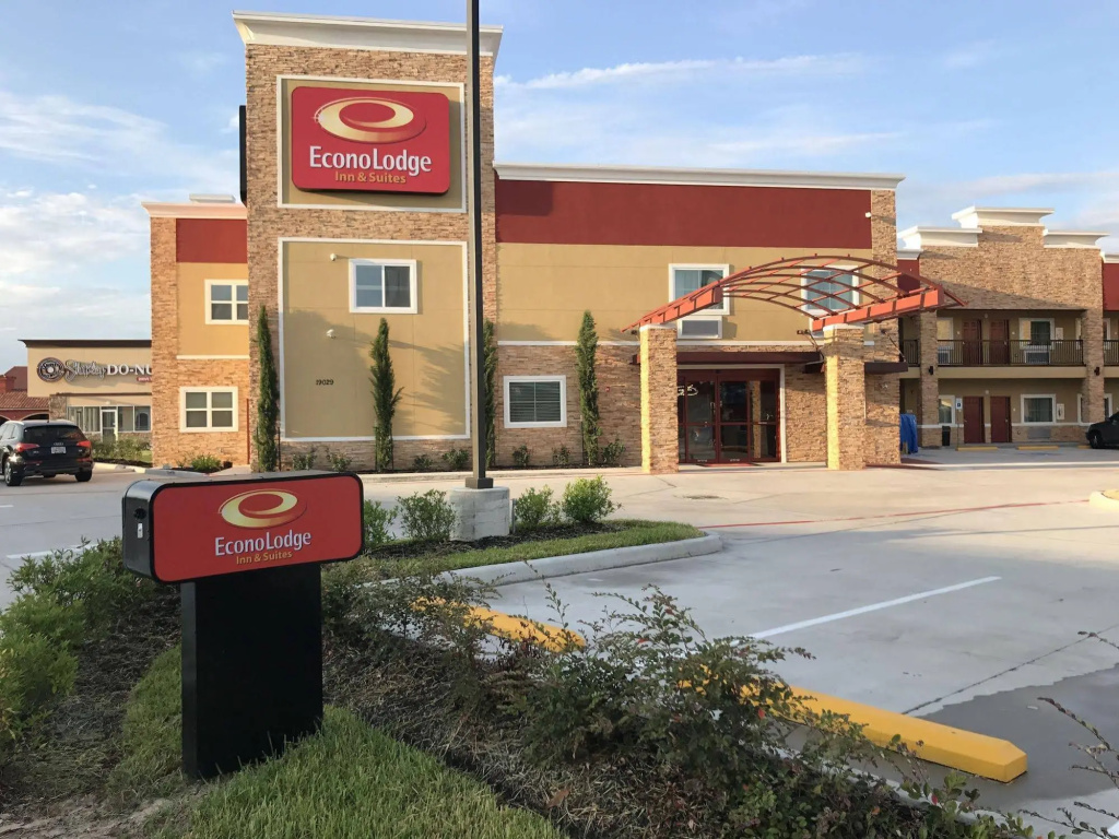 photo 1 of Econo Lodge Inn & Suites Houston Willowbrook