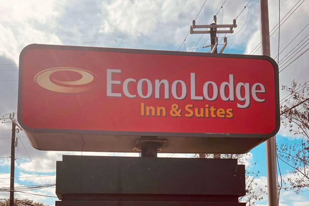 photo 1 of Econo Lodge Inn & Suites