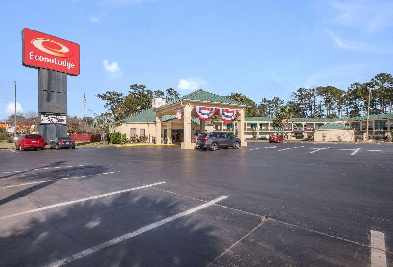 photo 1 of Econo Lodge Inn & Suites Hardeeville