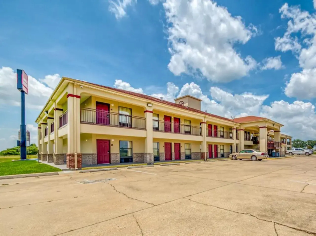 photo 1 of Econo Lodge Inn & Suites Port Allen